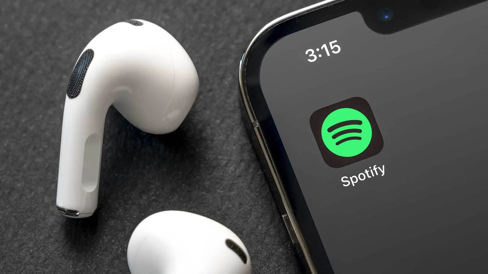 Spotify kesintisini temsil eden gri seramik küp ve turuncu ışık çizgisi