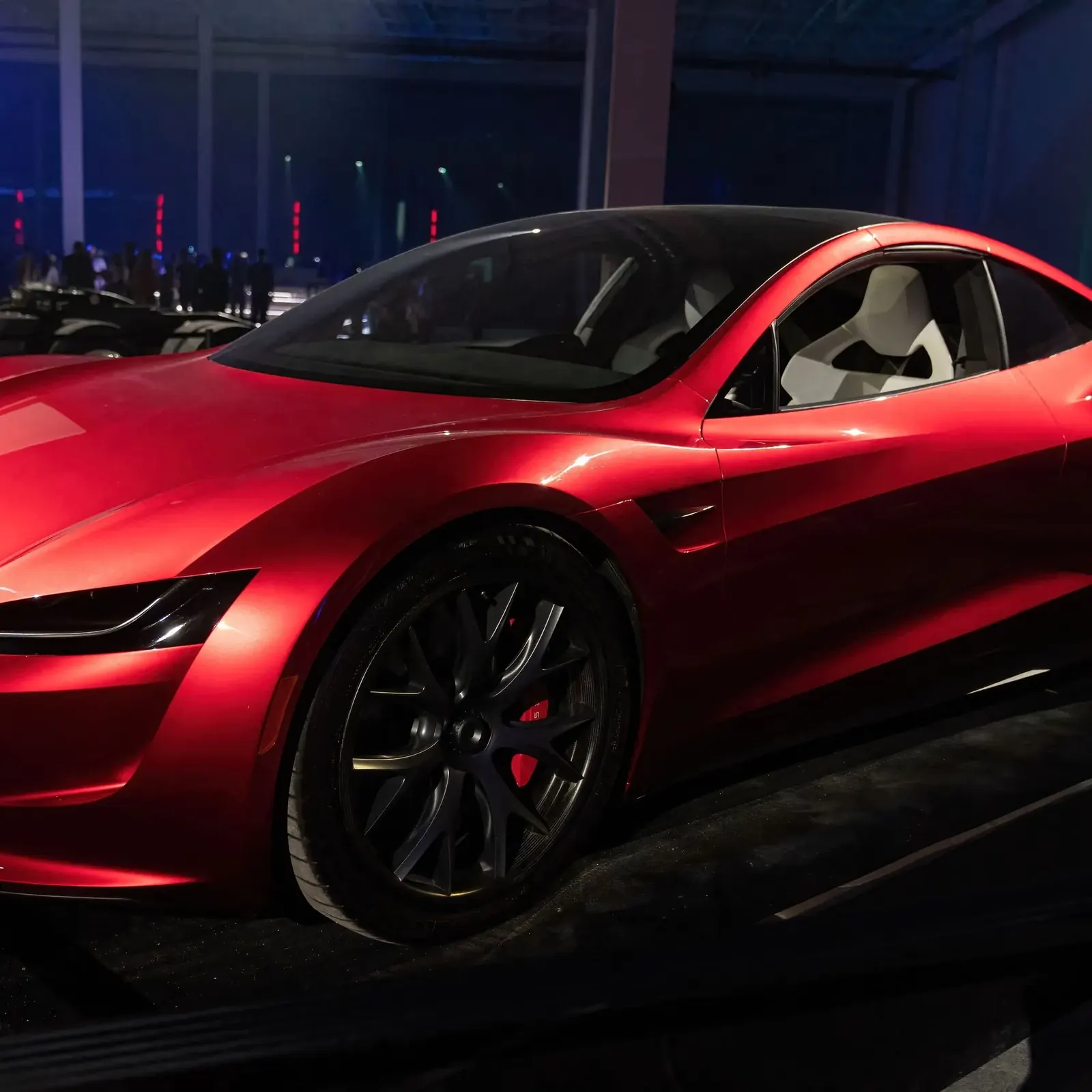 Tesla Roadster roket iticileriyle tanıtıldı: New York Times Teknoloji fotoğrafı (2)