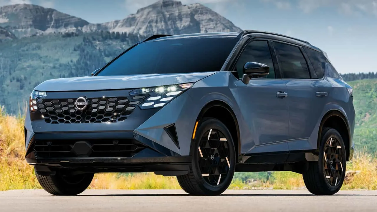 Gri renkli modern crossover SUV otomobil minimalist stüdyo ortamında