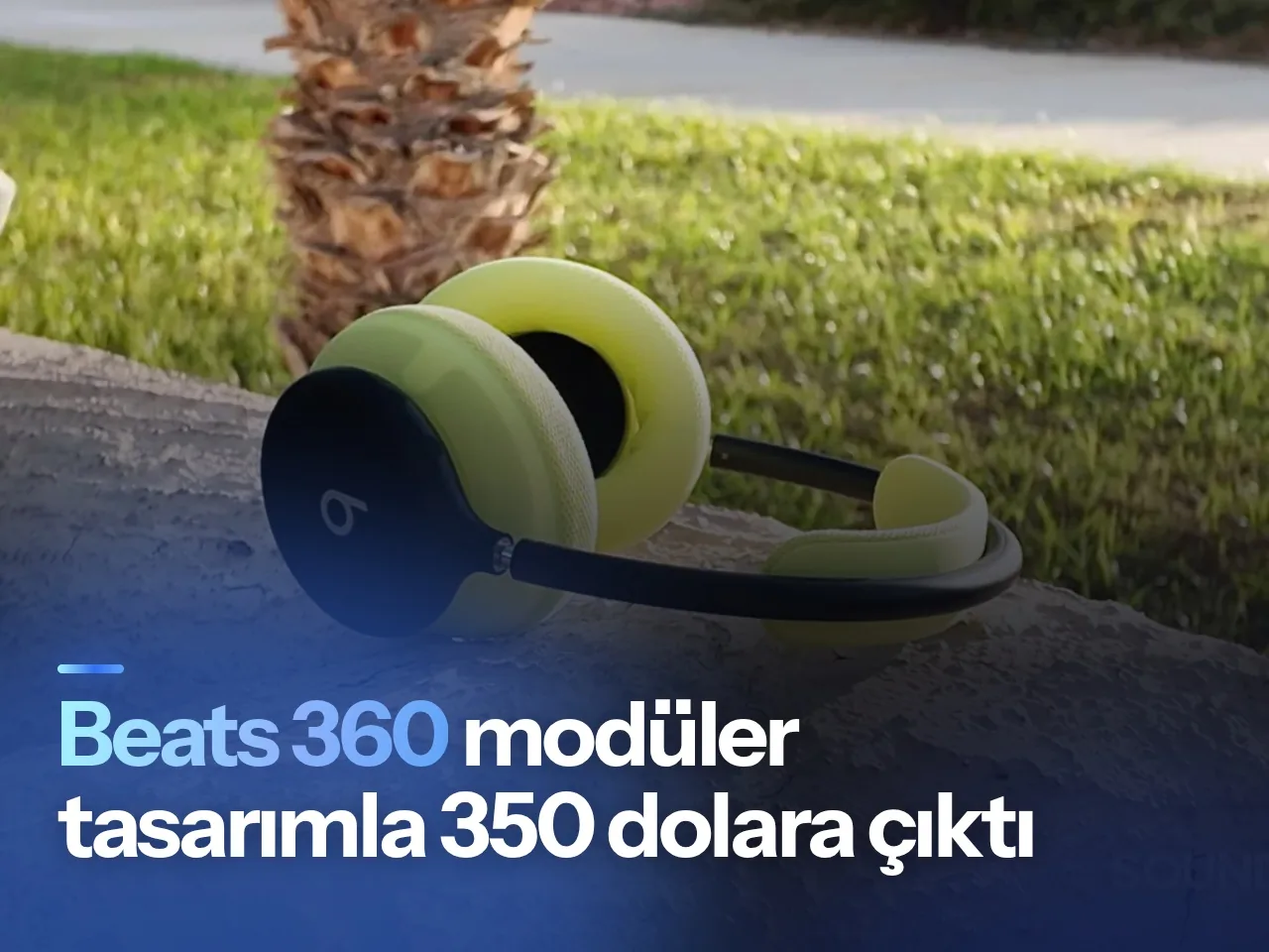 Mat siyah Beats 360 kulaklık ve renkli kumaş kulak yastıkları stüdyo ortamında sergileniyor