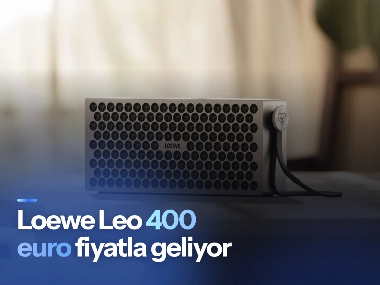 Loewe Leo alüminyum gövdeli gri Bluetooth hoparlör stüdyo ortamında