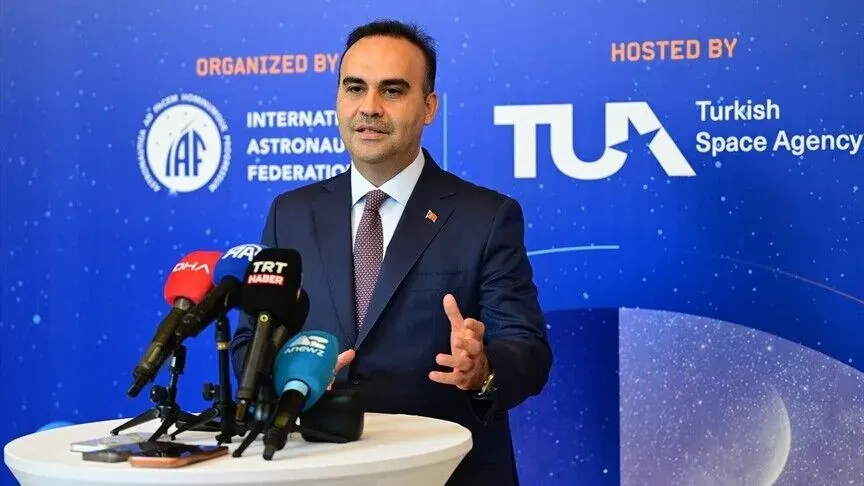 Antalya'da düzenlenen Uluslararası Uzay Kongresi'ni temsil eden cam küplerden oluşan soyut bir görsel