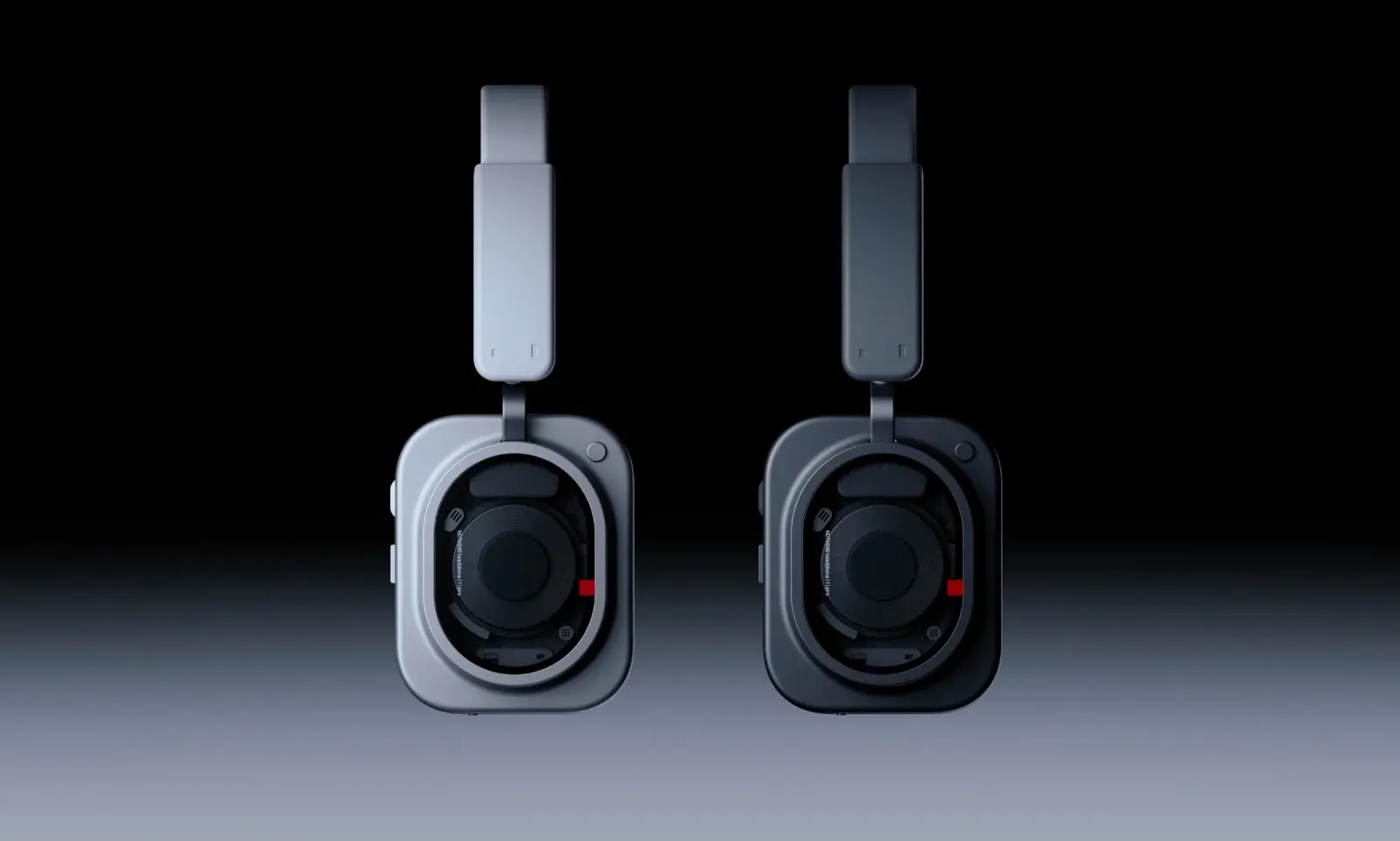 Gri arka planda sergilenen Nothing Headphone (1) Pro kulaklık