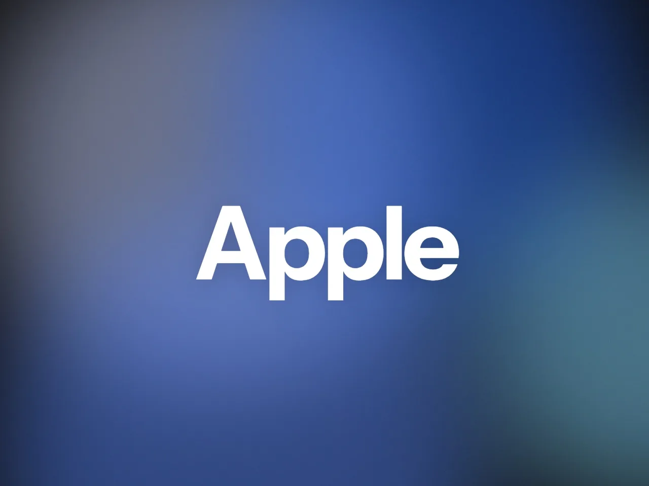 Karanlık zemin üzerinde duran metalik mekanik parça ve Apple patent cezası haberini temsil eden stüdyo görseli
