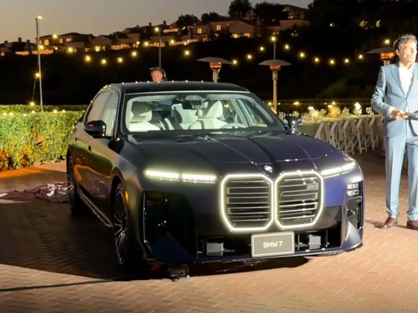 BMW M760 tanıtıldı: Motor1 fotoğrafı (4)