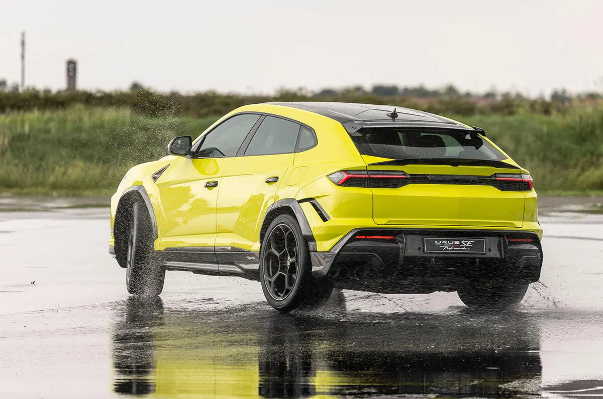 Lamborghini Urus SE Perfomante review 2026 159