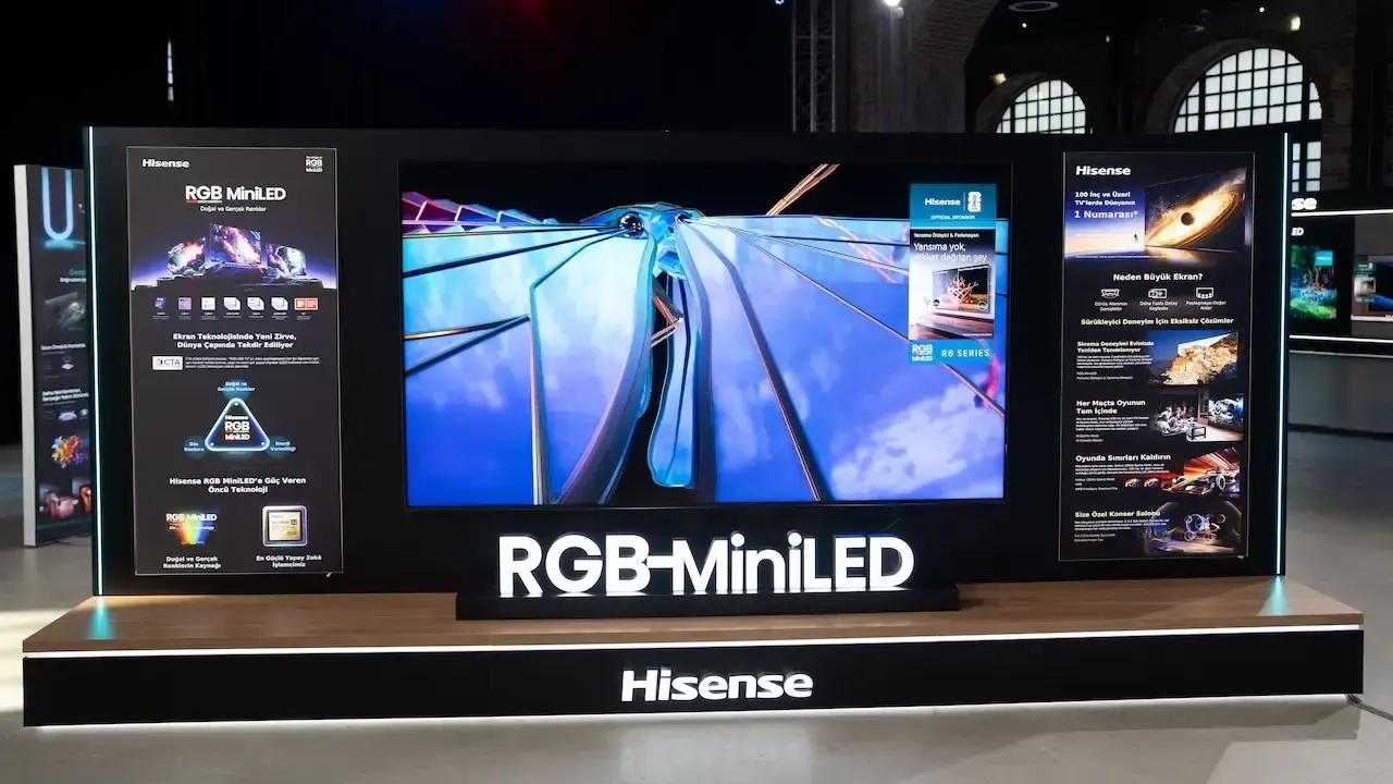 Hisense markasının Türkiye lansmanında sergilenen yeni nesil dev ekran televizyonu