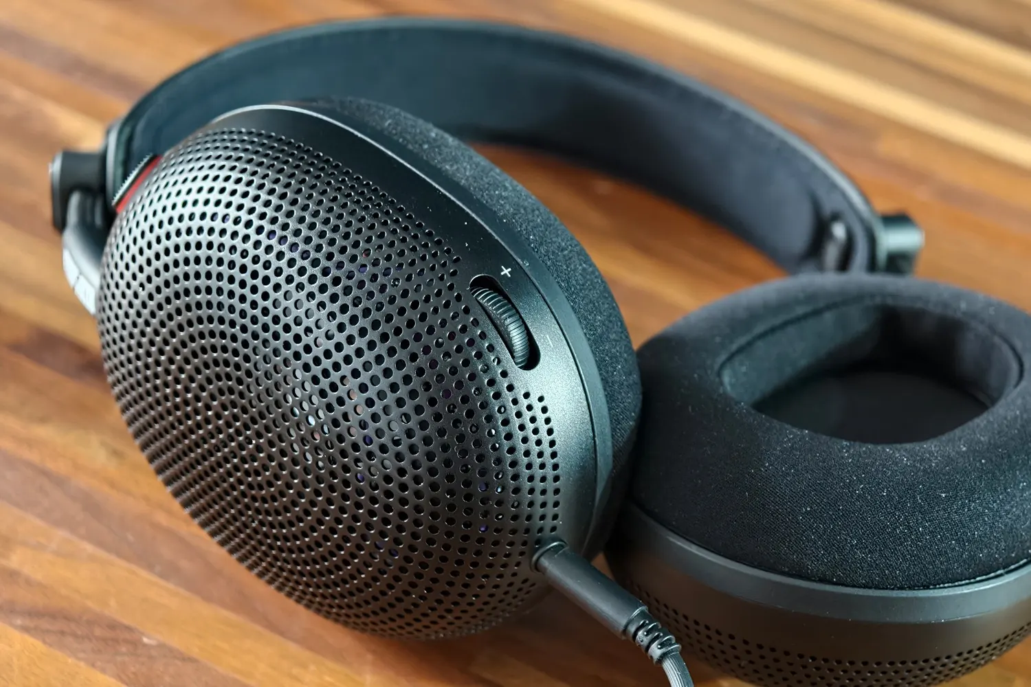 Sony InZone H6 Air review volume wheel