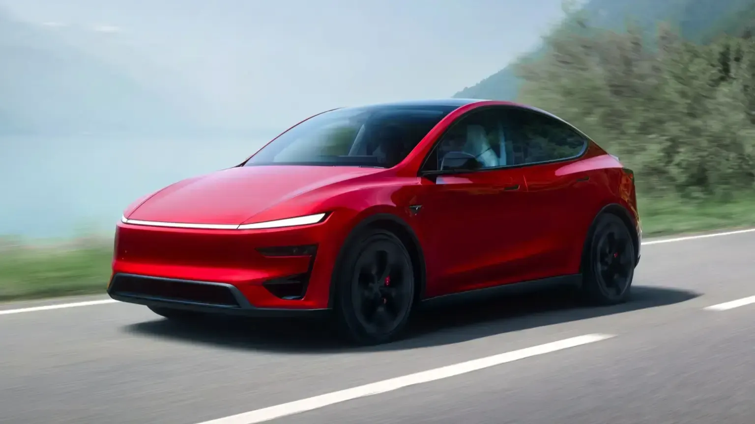 Stüdyo ortamında parlayan metalik Tesla Model Y gövdesi ve etrafındaki fiyat artışını temsil eden geometrik bloklar