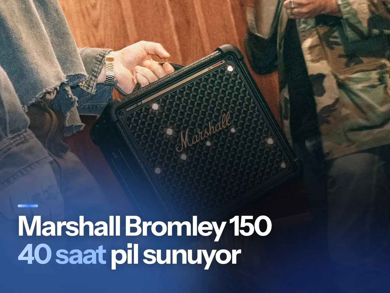 Marshall Bromley 150 siyah ve bronz detaylı taşınabilir parti hoparlörü stüdyo ortamında