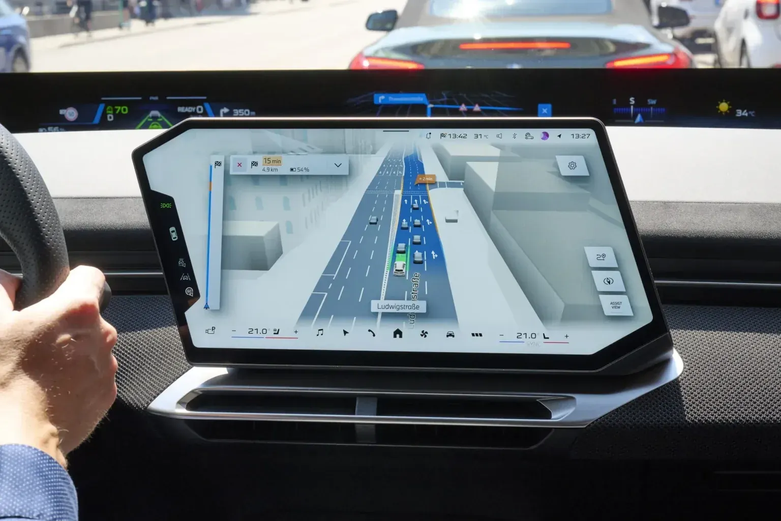BMW'nin Yeni Navigasyon Arayüzü: BMW Maps With Driver Assistance Tanıtıldı — BMW navigasyon sistemi, sürüş destek…