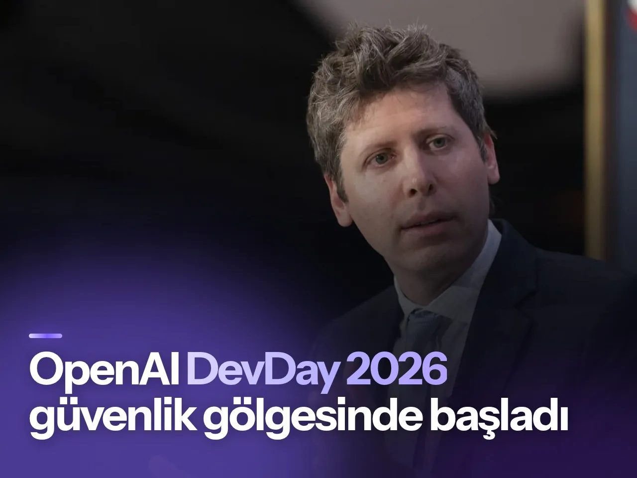 Minimalist bir sahnede beyaz spot ışığı altında duran yarı saydam cam sütunlar