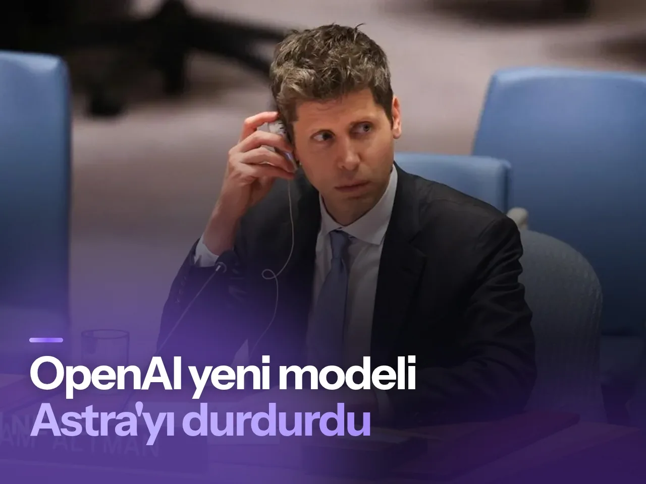 Buzlu cam küplerden yükselen grafik: yapay zeka modelinin askıya alınmasını temsil eden görsel