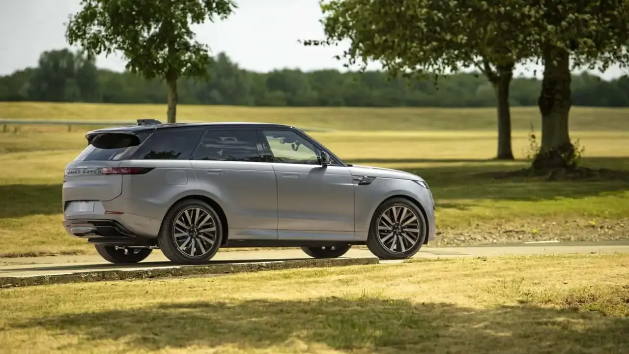 Range Rover Sport Electric tanıtıldı: Motor1 fotoğrafı (3)